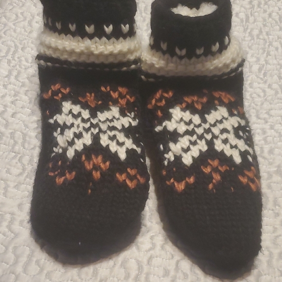 Cozy Black and White Knit Mittens - Picture 9 of 9